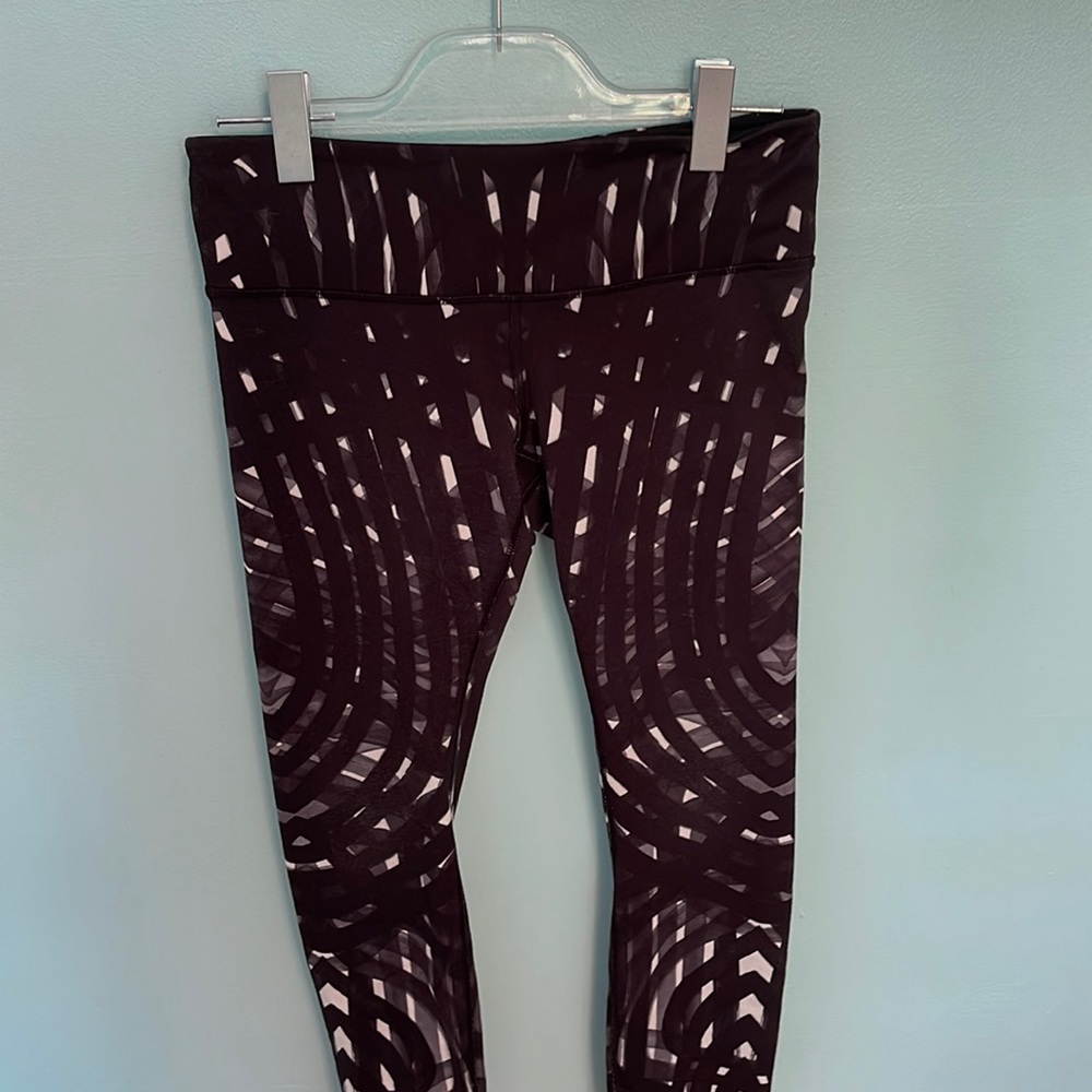 LULULEMON leggings!